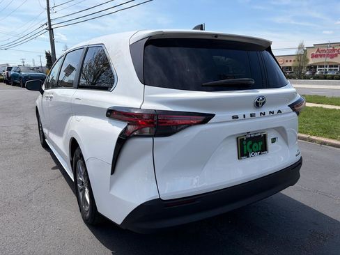 Used 2021 Toyota Sienna LE FWD image 9