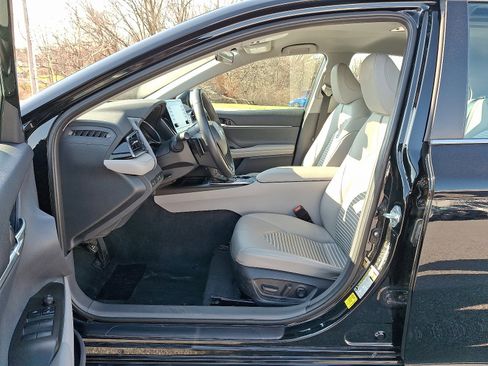 Used 2024 Toyota Camry SE FWD image 15