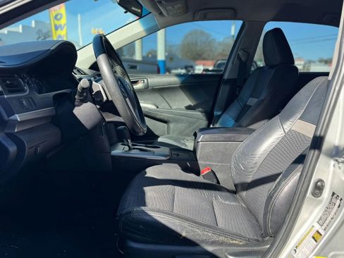 Used 2013 Toyota Camry SE FWD image 10