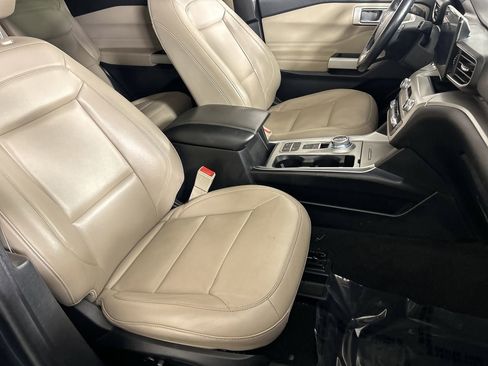 Used 2022 Ford Explorer XLT w/ Equipment Group 202A image 25