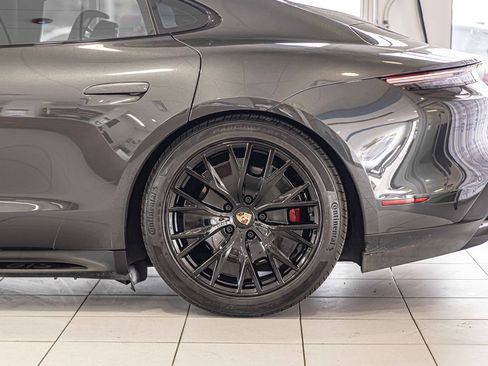 Used 2022 Porsche Taycan GTS image 10