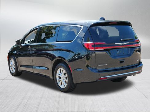 Used 2023 Chrysler Pacifica Touring-L AWD/4WD image 5