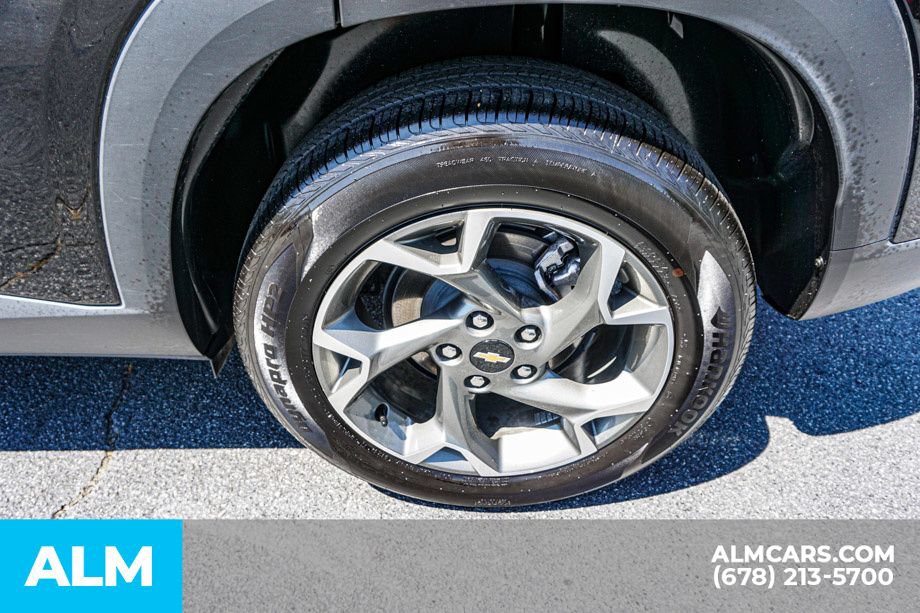 Used 2025 Chevrolet Trax LT FWD image 16