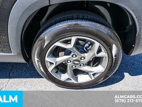 Used 2025 Chevrolet Trax LT FWD image 16