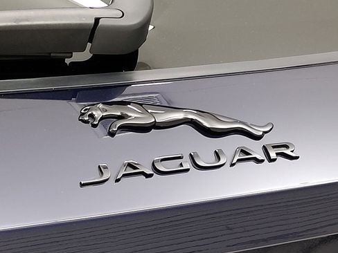 Used 2024 Jaguar F-PACE R-Dynamic S image 9