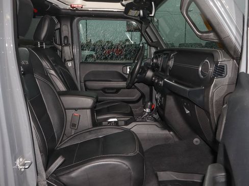 Used 2019 Jeep Wrangler Unlimited Sahara AWD/4WD image 26