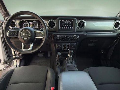 Used 2018 Jeep Wrangler Unlimited Sahara AWD/4WD image 17