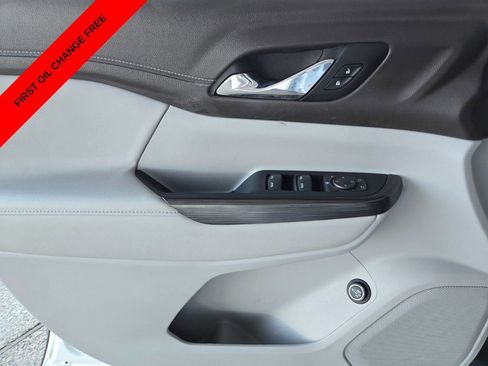 Used 2023 GMC Acadia SLT FWD image 32