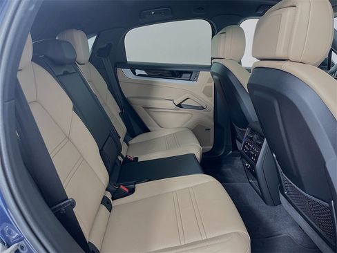 Certified 2026 Porsche Cayenne Coupe image 26
