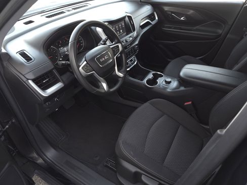 Used 2024 GMC Terrain SLE image 8