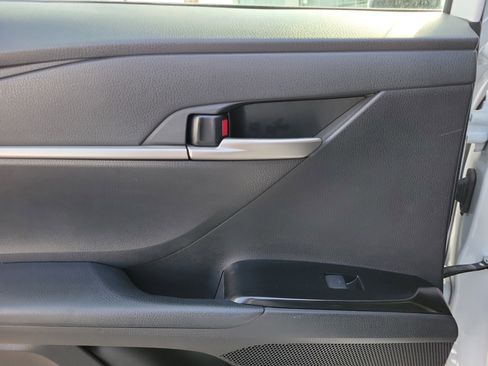 Used 2025 Toyota Camry SE image 12