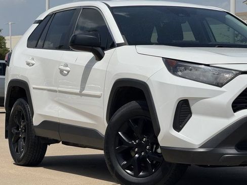 Used 2022 Toyota RAV4 LE AWD/4WD image 3