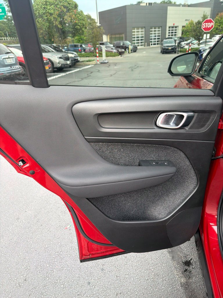 Used 2023 Volvo C40 P8 Recharge Ultimate AWD/4WD image 8