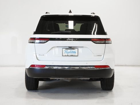 Certified 2024 Jeep Grand Cherokee Laredo image 6