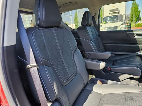 Used 2025 INFINITI QX80 Sensory w/ Premium Cargo Package AWD/4WD image 16