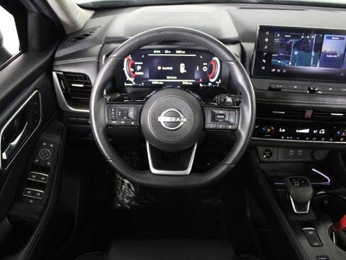 Certified 2024 Nissan Rogue Platinum FWD image 7