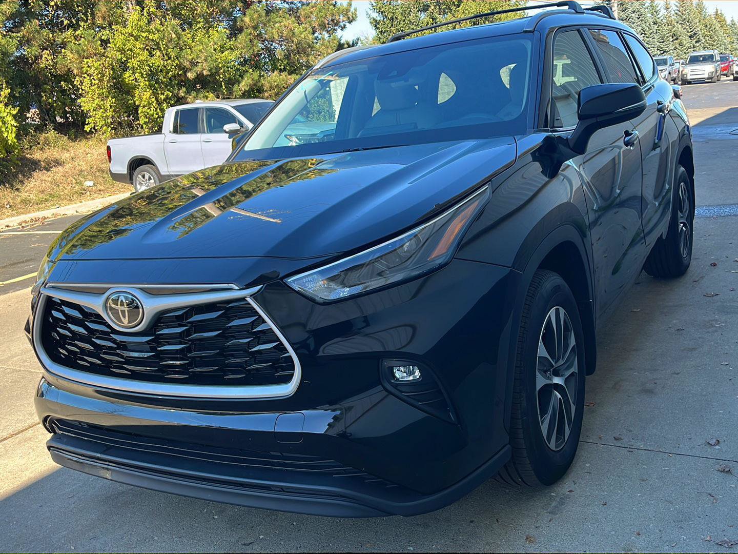 Used 2024 Toyota Highlander XLE AWD/4WD image 31