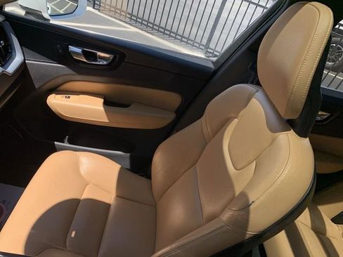 Used 2018 Volvo XC60 T6 Momentum w/ Convenience Package AWD/4WD image 30