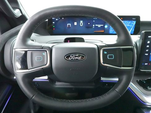 New 2026 Ford Expedition Platinum image 9