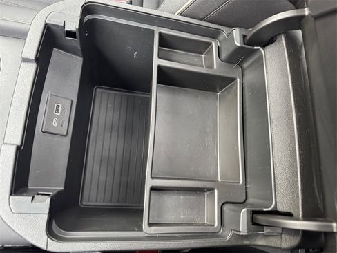 Used 2023 GMC Yukon XL SLT image 27