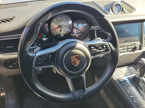 Used 2018 Porsche Macan S image 28