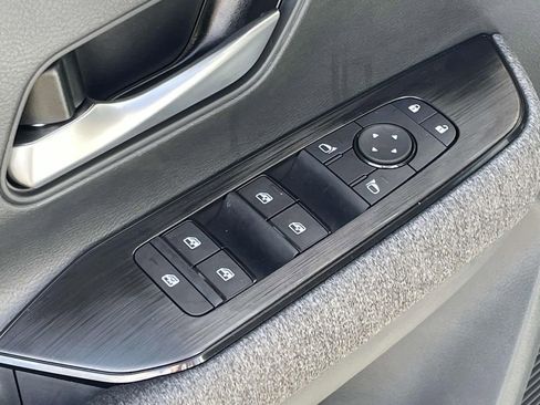 New 2025 Nissan Kicks SV image 12