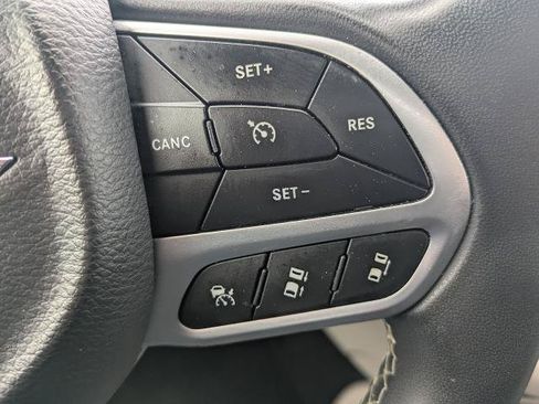 Used 2023 Chrysler Pacifica Touring-L FWD image 27