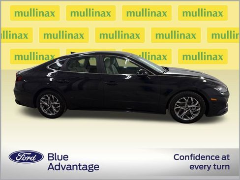 Used 2023 Hyundai Sonata SEL FWD image 2
