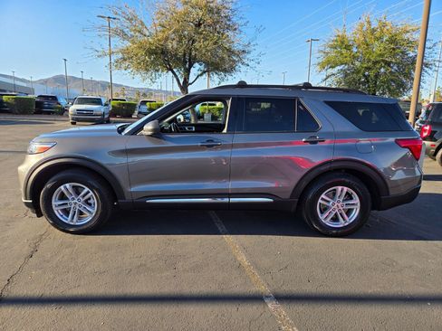 Certified 2022 Ford Explorer XLT w/ Equipment Group 202A image 3