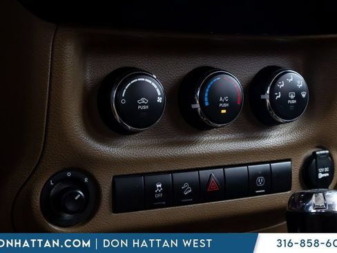 Used 2017 Jeep Wrangler Unlimited Sahara w/ Connectivity Group AWD/4WD image 9
