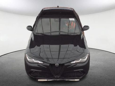 Used 2024 Alfa Romeo Giulia Veloce AWD/4WD image 2