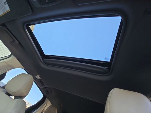 Used 2022 Toyota Sienna XLE image 37