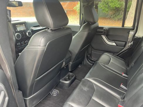 Used 2016 Jeep Wrangler Unlimited Rubicon AWD/4WD image 12