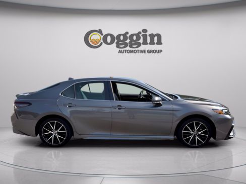 Used 2024 Toyota Camry SE FWD image 6