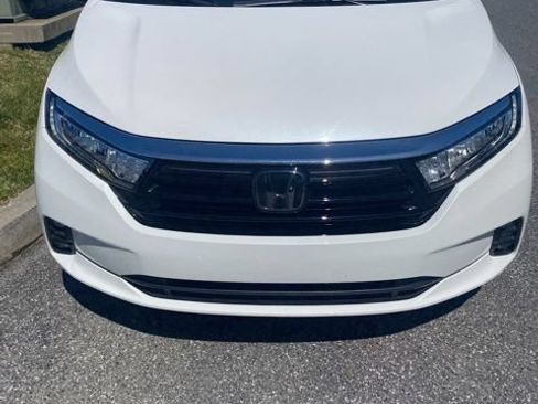 Used 2024 Honda Odyssey EX image 2