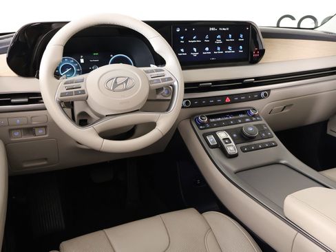 Used 2023 Hyundai Palisade Limited FWD image 2
