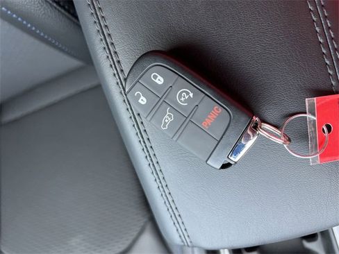 Used 2024 Jeep Compass Latitude w/ Convenience Group image 61