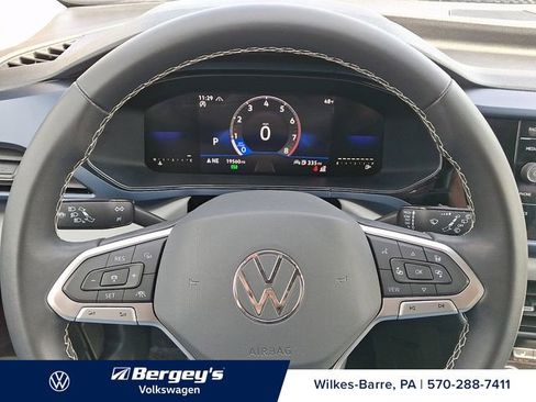 Certified 2023 Volkswagen Taos SE w/ Panoramic Sunroof Package image 22