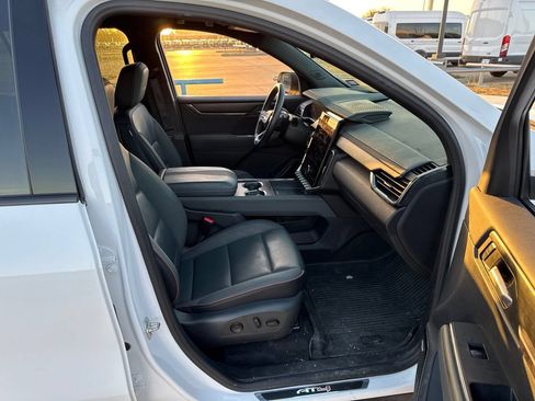Used 2024 GMC Acadia AT4 w/ Luxury Package AWD/4WD image 14