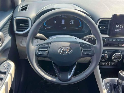 Used 2023 Hyundai Venue Limited FWD image 15