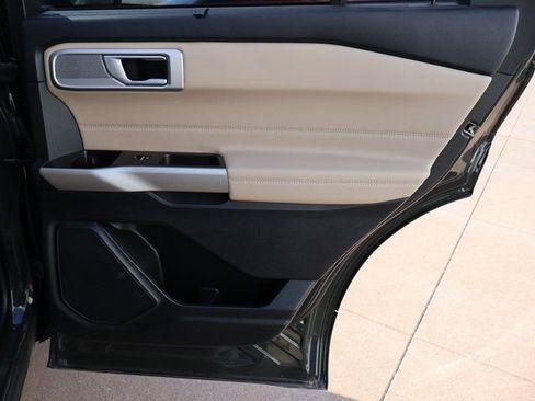 Used 2023 Ford Explorer Limited AWD/4WD image 16