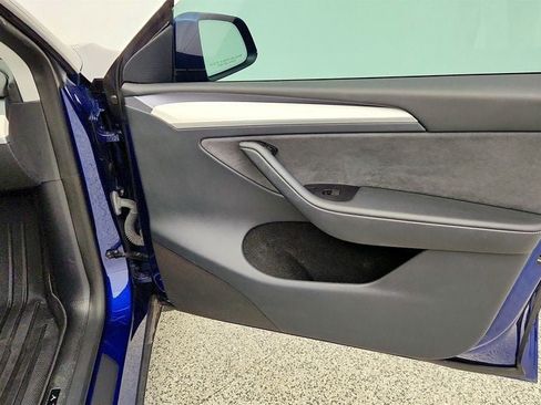 Used 2023 Tesla Model Y Long Range AWD/4WD image 30