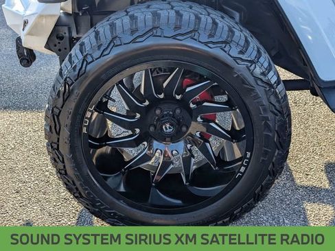 Used 2021 Jeep Gladiator Overland AWD/4WD image 12
