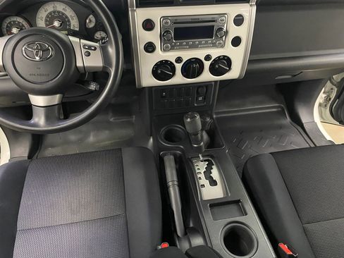 Used 2014 Toyota FJ Cruiser 4WD image 18