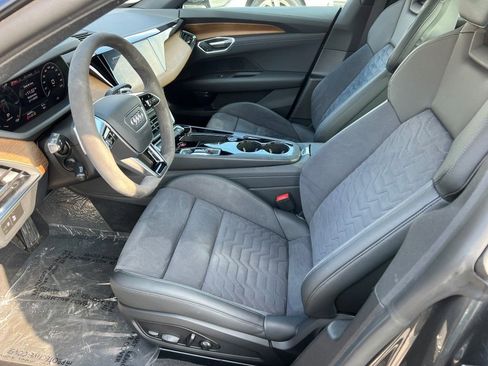 Certified 2023 Audi e-tron GT Premium Plus image 3