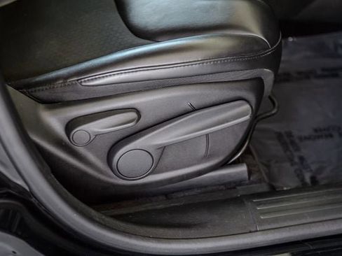 Used 2019 Jeep Cherokee Latitude Plus FWD image 45