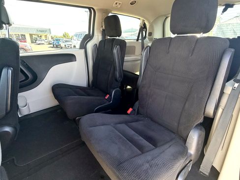 Used 2015 Dodge Grand Caravan SXT FWD image 21