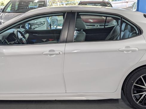 Used 2023 Toyota Camry SE image 5