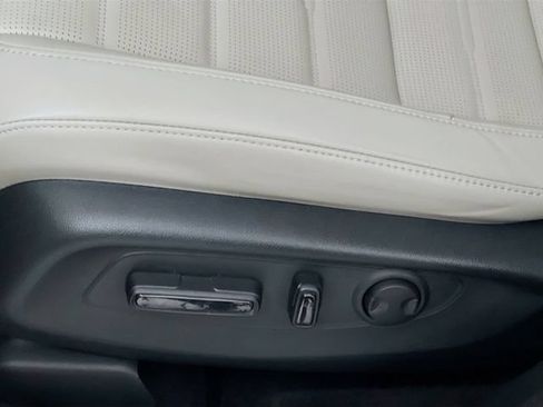 Used 2023 Honda CR-V EX-L image 3