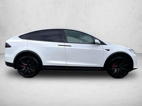 Used 2023 Tesla Model X Plaid image 3